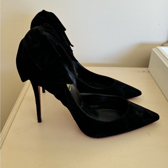 COPY - Christian Louboutin Rabakate Black Suede Pump with Bow - Picture 4 of 12